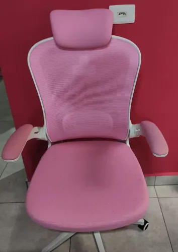 Vendo cadeira ergonômica de escritório rosa