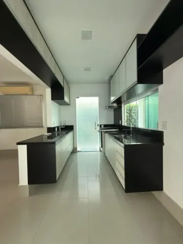OPORTUNIDADE!!! Residencial Renaissance, Linda Casa com 4 suítes.