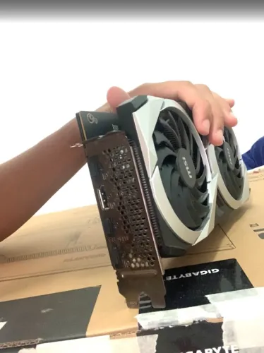 Placa de vídeo RX MSI 6750 XT MECH 2X 12G OC GDDR6 PERFEITA