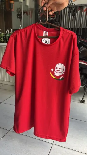 Camisa do Lula e Flávio Bolsonaro