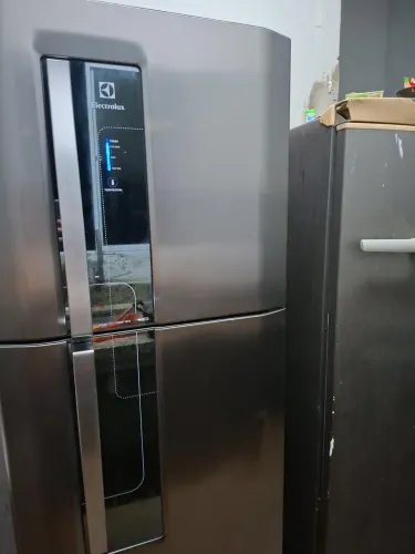 VENDO GELADEIRA POR MOTIVO DE MUDANÇA