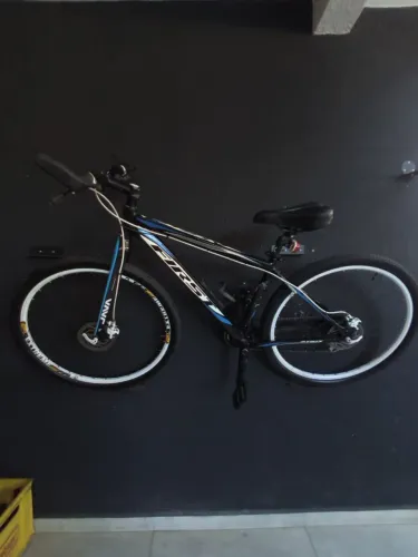 Bicicleta First Atrix - garfo em fibra de carbono