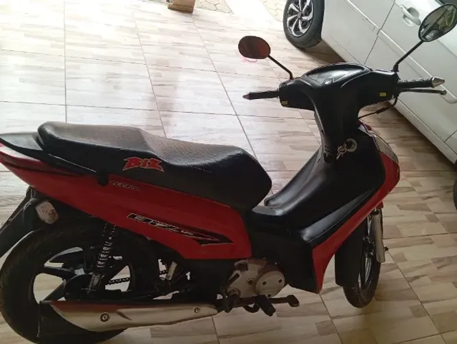 Biz 125 honda flex ano 2015 completa, toda em dia no ponto de transferência.