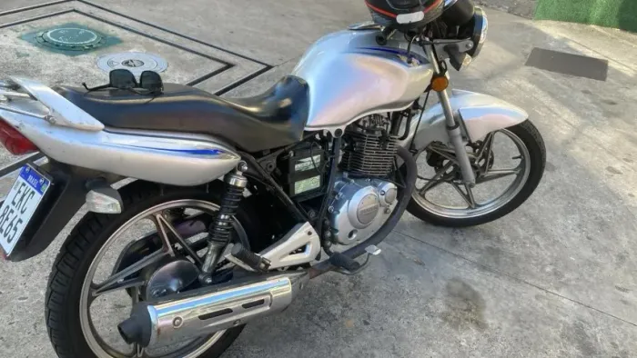 SUZUKI EN 125 YES 2011 Prata