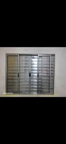 Vendo uma janela de aluminio guaruja 300