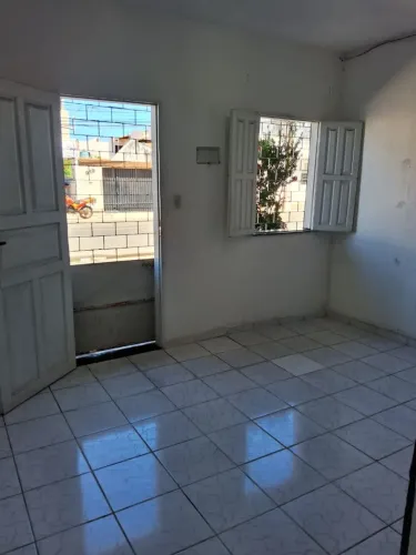 Alugo kitnet espaçosa próximo da Orla