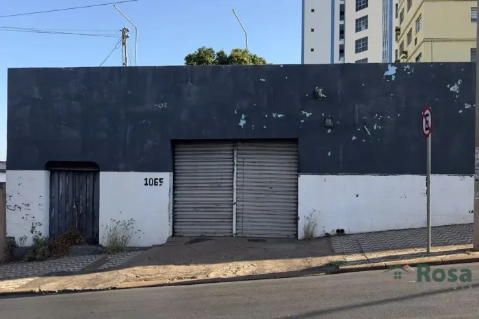 Salão Comercial à Venda Próximo da Unimed Cuiabá, localizado na Avenida Dom Bosco.