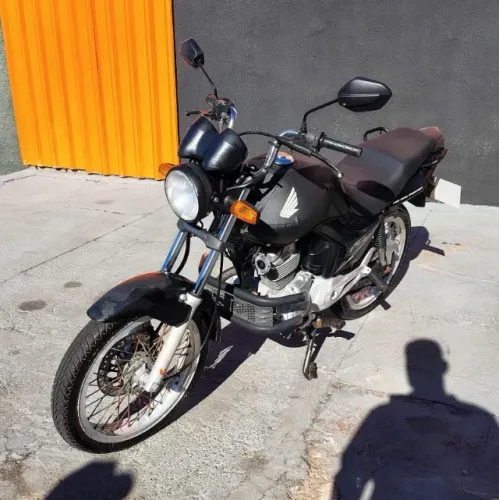 Oportunidade pra largar o busão hoje!!! FAN 150 2012 financiamos.