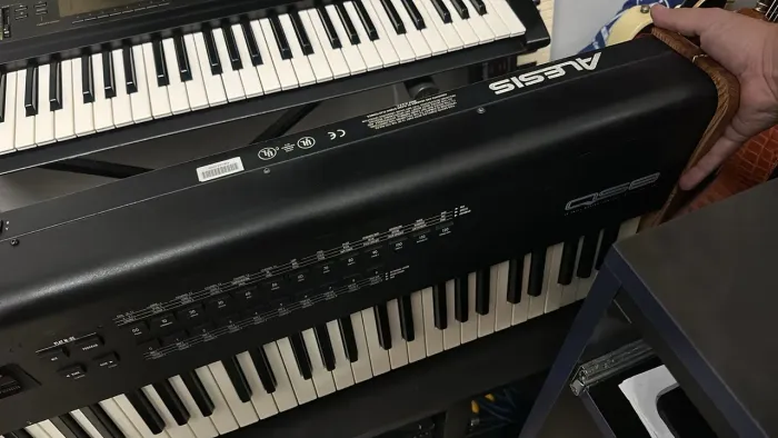 Teclado Alesis Qs8