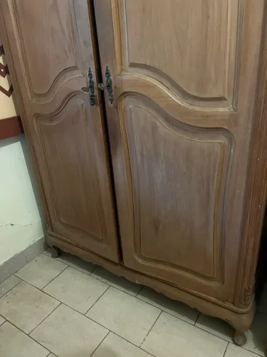 Guarda roupa anos 50 madeira maciça chipandelle 2 portas