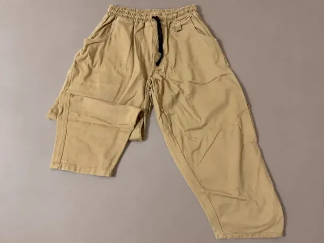 Calça sarja caqui