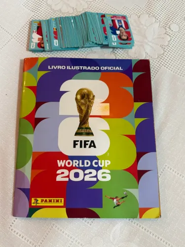 Álbum completo+205 figurinhas