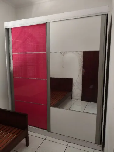 Guardaroupa 2 portas corrediças com espelho