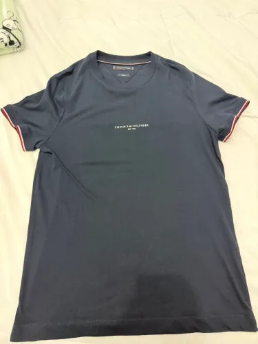 Vendo camiseta Tommy Hilfinger nova, tamanho M