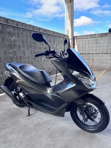 Honda PCX DLX 150 2017 - Impecável