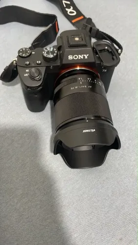 Sony A7 III FULL FRAME + Lentes Sony 50mm e Viltrox 24mm F1.8