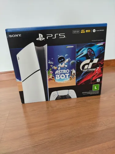 Console Sony PlayStation 5 825GB Digital com 2 jogos