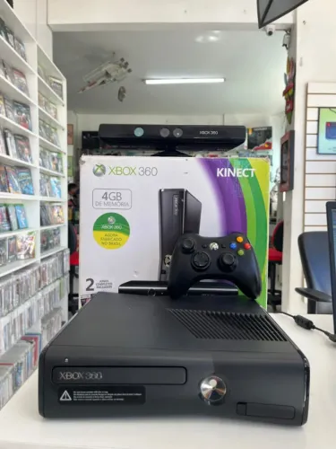 CONSOLE XBOX 360 SLIM 500GB DESBLOQUEADO RGH (136 JOGOS) NA CAIXA SEMINOVO - XBOX 360
