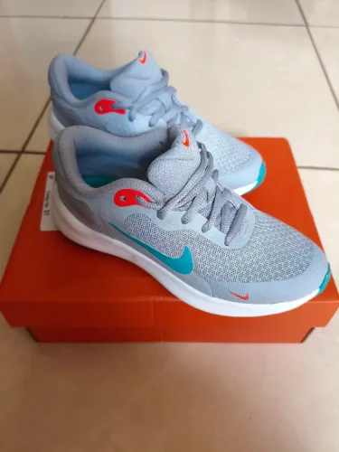 Tênis Nike revolution 7