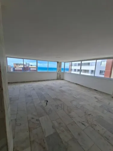Vendo apartamento com 3/4 no Costa Azul