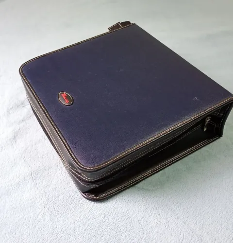 Case para cd e dvds. Em couro. Cabe 192 cd/dvd. Marca Wincy.