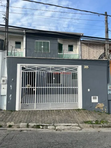 Casa Sobrado 3 dormitórios sendo 1 suite, quintal grande em Vila Suissa - Mogi das Cruzes