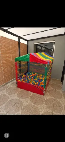Piscina de bolinhas e escorregado infantil, leve os dois por 420,00
