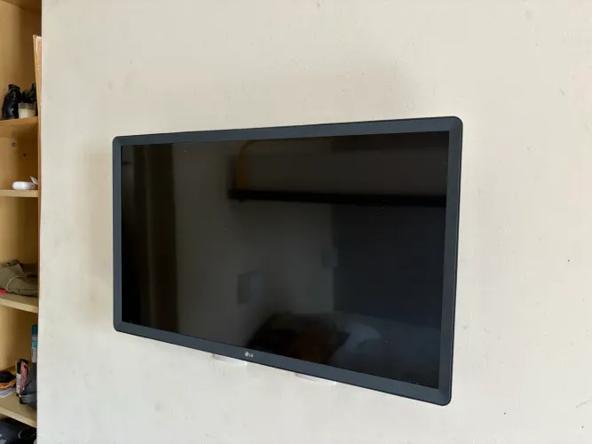TV 32 polegadas LG semi-nova em ótimas condições