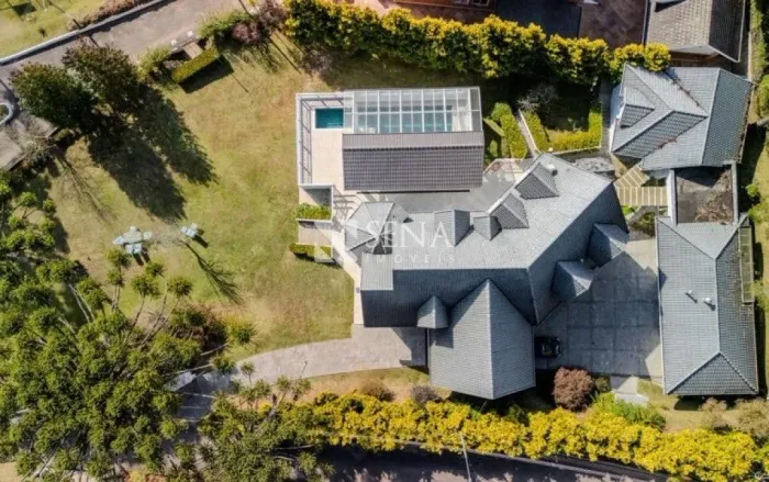 Casa Em Condomínio / Venda