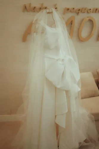 VESTIDO DE NOIVA SOB MEDIDA | USADO UMA ÚNICA VEZ