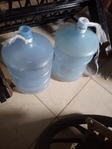 Garrafão de água mineral vazio não está vencido