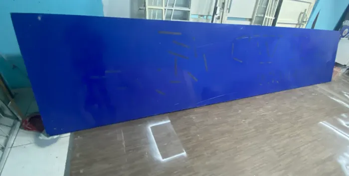 Vendo placa de ACM azul grande em bom estado