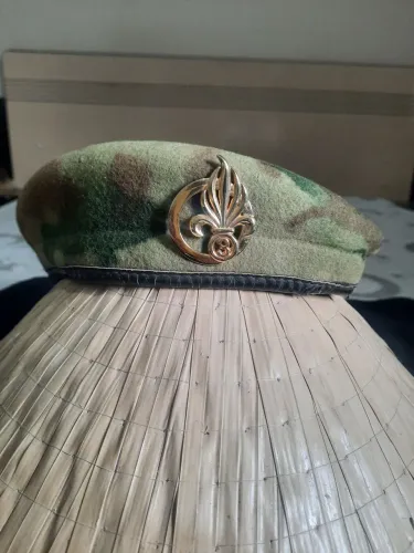 Boina Camuflada+Insígnia 3REI Legião Estrangeira