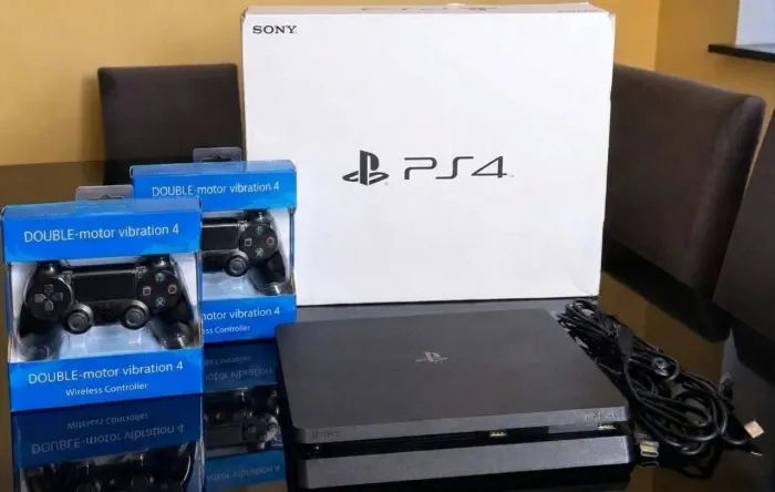 PS4 Slim Desbloqueado + 2 Controles + 20 jogos já instalados
