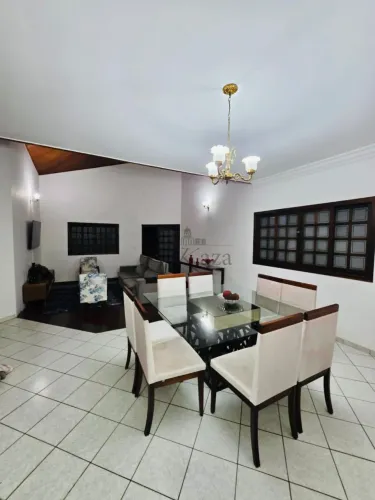 Oportunidade - Casa em Condomínio - Jardim das Colinas - Residencial Jardim das Colinas - 