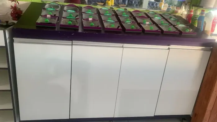Balção guloseimas com 24 furos material MDF AÇAÍ
