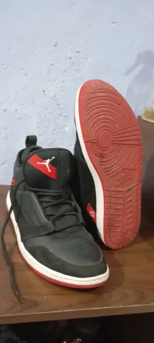 Tênis Jordan semi novo