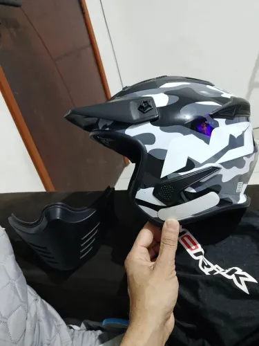 Capacete norisk Darth. LS2 . Agv