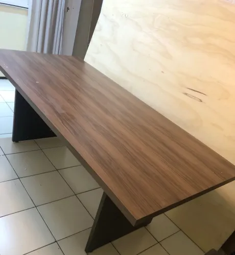 Mesa de Escritório Amadeirada 2.0mx0.90cm