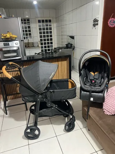 Carrinho com bebê Conf e base Olympos