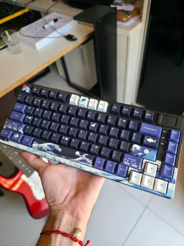 Teclado Mecânico Gamer Womier SK80 RGB Display OLED Hot Swap USB C
