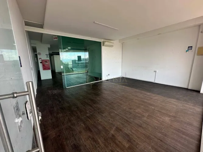 Sala Comercial para Alugar no bairro Saco Grande, em Florianópolis/SC.