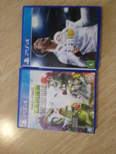 Jogos do PS4 plantas vs zombies e FIFA 2018 seminovo
