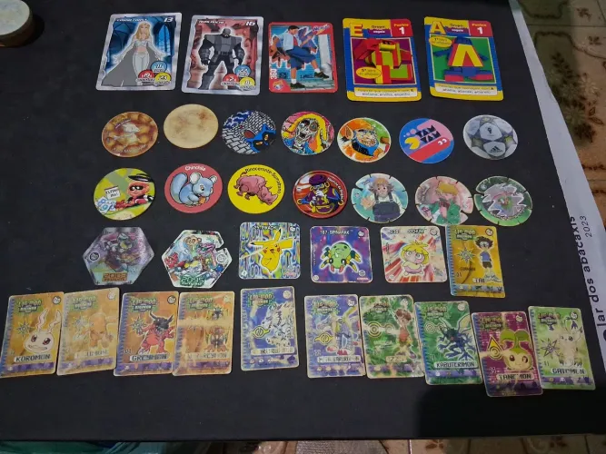 Lote de 35 Tazos e cards