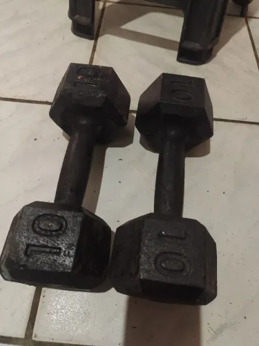 PAR DE HALTERES DE 10KG ESTOU VENDENDO