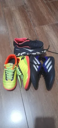 3 chuteiras N32/33 futsal original infantil 90 reais