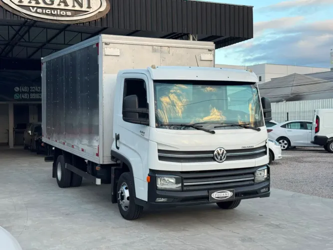 Volkswagen 6-160 baú 5m completo