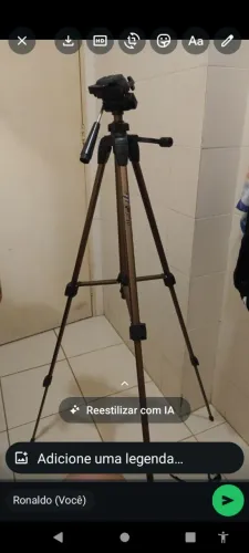 TRIPÉ DE CÂMERA NOVO SEM USO