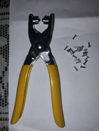 Vendo um alicate e 20 rebites prós braços dos boneco dos comandos em açao