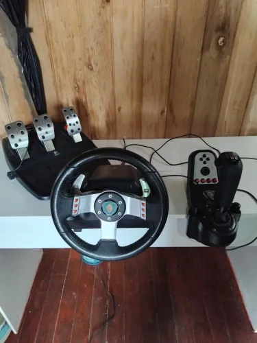 Volante Logitech G27 Completo + Câmbio Scania para Simulador